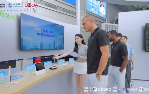 英超名宿“空降”上海移动民生路旗舰店开启“数智未来”探秘之旅